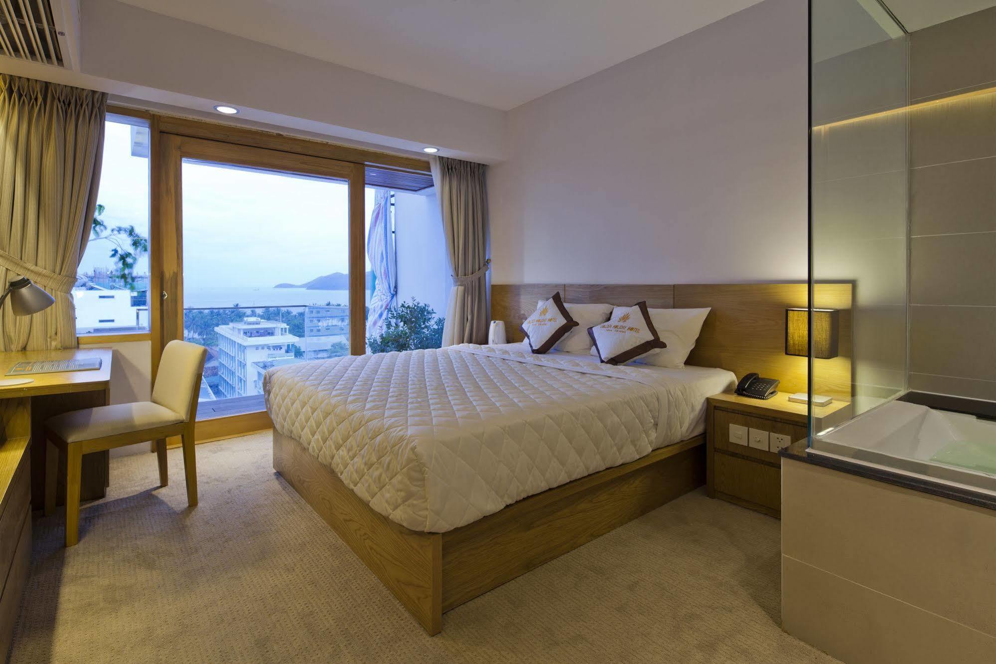 Holiday Hotel Nha Trang Exterior foto
